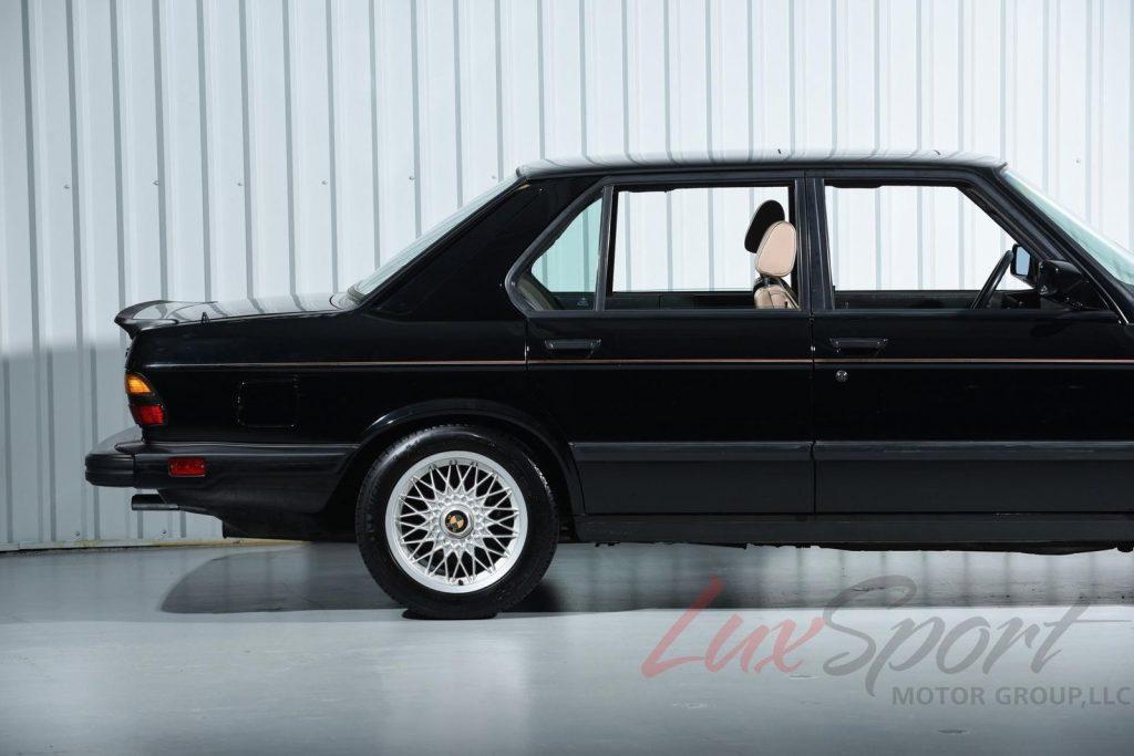 Black Metallic 1988 BMW M5 E28 Sedan